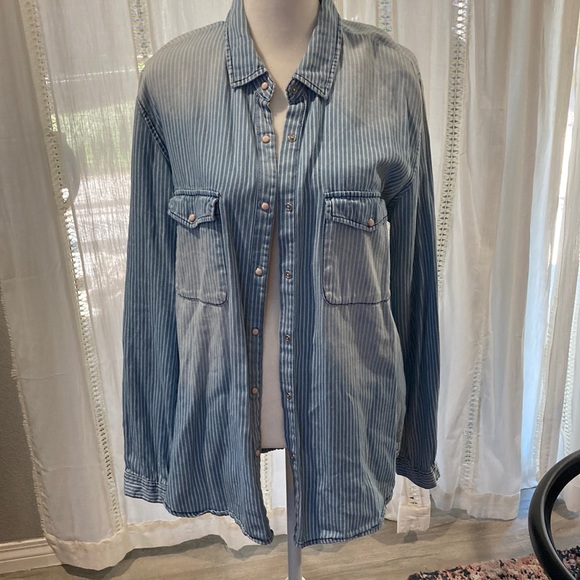 Tinseltown Tops Tinseltown Denim Courure Denim Button Up Xlarge